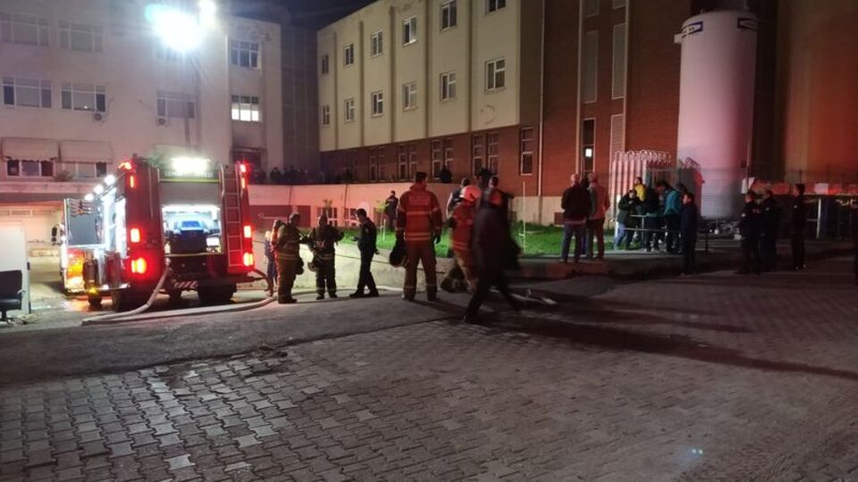 Diyaliz merkezinde korkutan yangın!