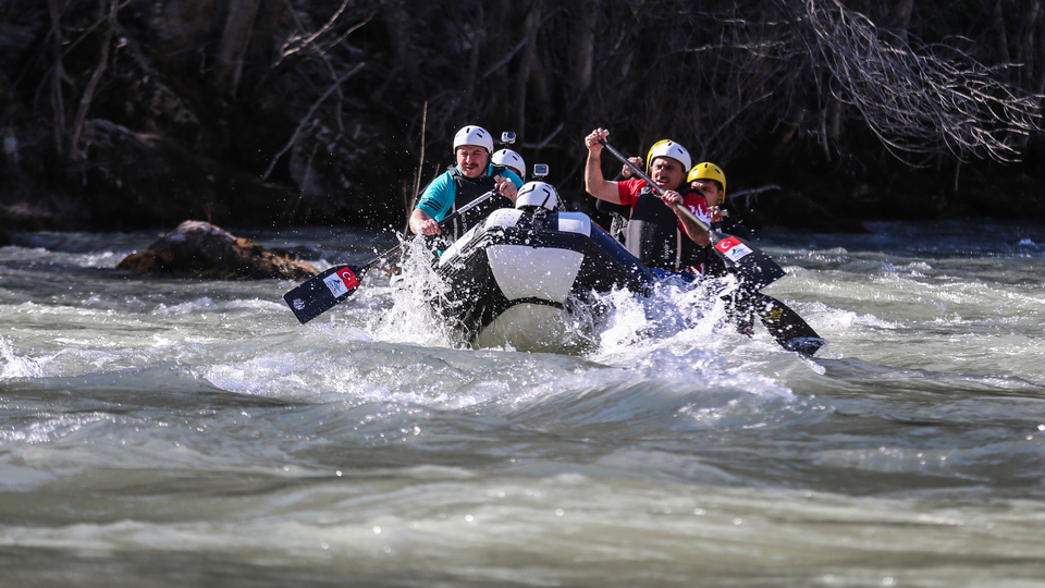 Bakan Varank Tunceli'de rafting yaptı