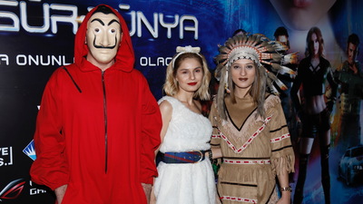 'Özgür Dünya'ya 'Cosplay' partisi