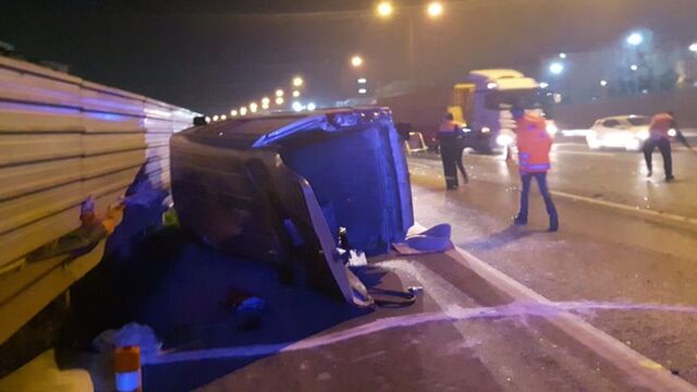 TEM'de iki minibüs çarpıştı: 4 yaralı