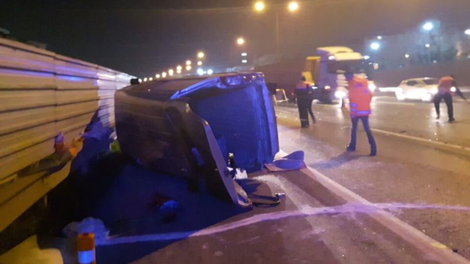 TEM'de iki minibüs çarpıştı: 4 yaralı