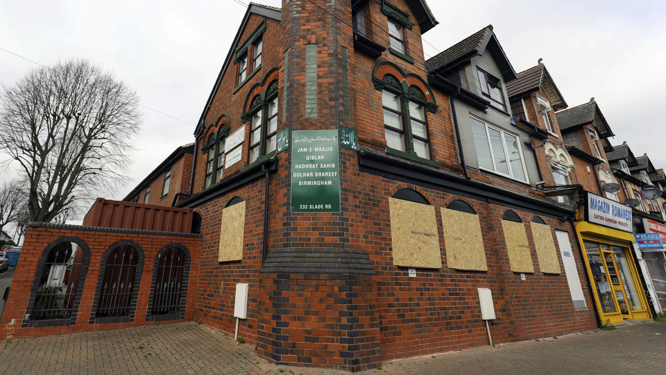 İngiltere'den cuma namazı tedbiri!