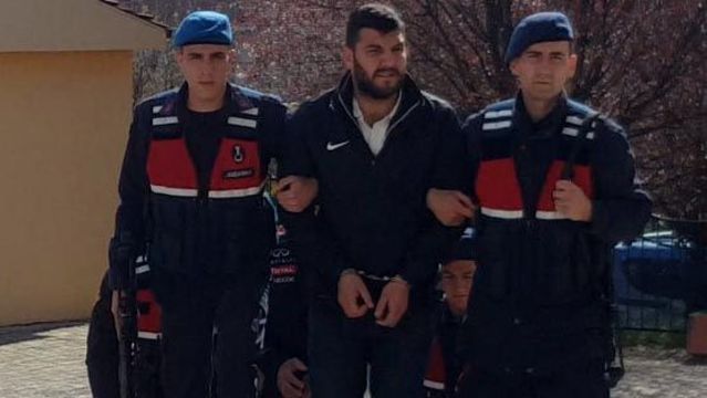 'Jandarma' yalanıyla ev basıp ne aradılar?