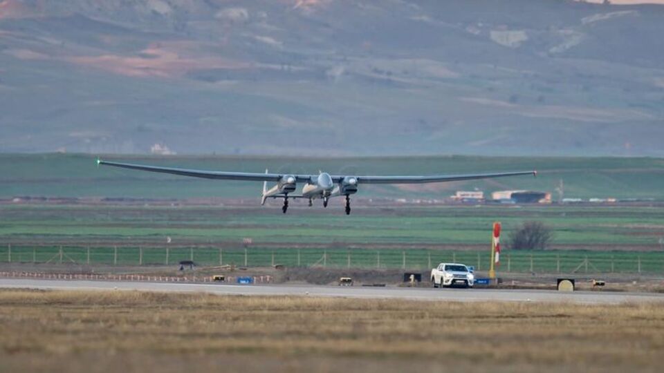 Anka-Aksungur kartal gibi süzüldü!