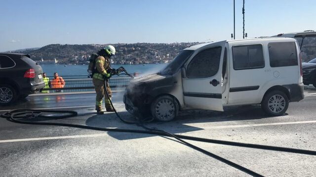 15 Temmuz Köprüsü'nde polis aracı yandı!