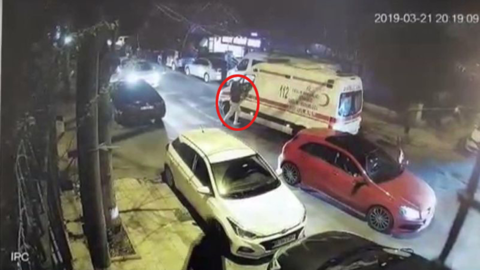Ambulans şoförüne 'yol vermedin' dayağı!
