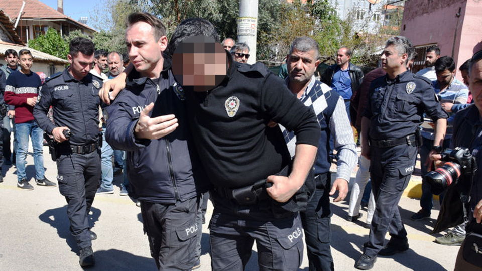 Gürültü için giden polisi bıçakladı!