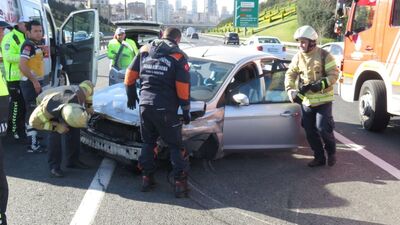 Ümraniye TEM'de trafik kazası!