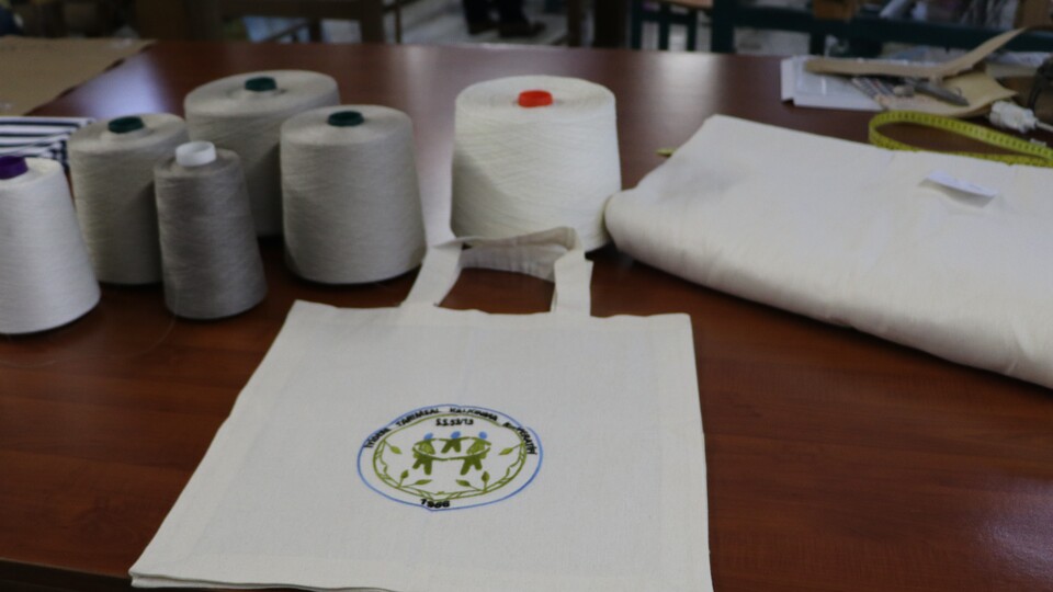 Yerel seçimin promosyonu "bez çanta" oldu