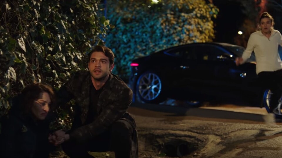 Cemal, Ümran'ı boğuyor!