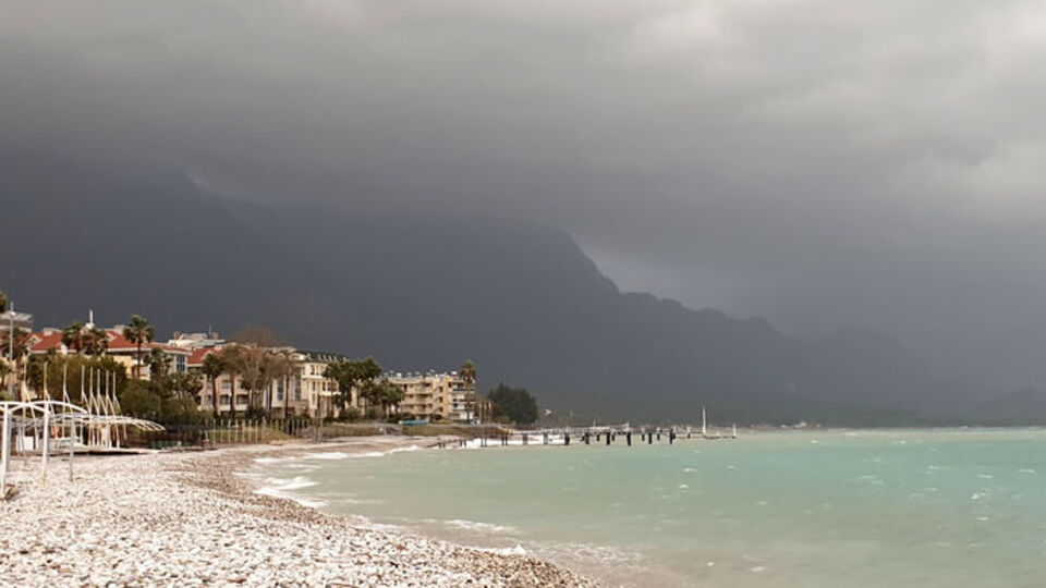 Kuzeyde değişiklik yok güneyde sağanak
