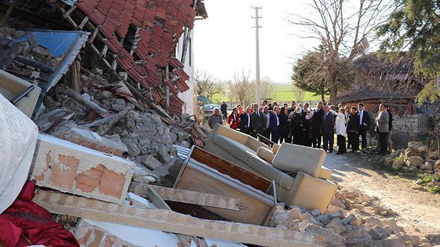 Deprem bölgesinde okullar tatil edildi