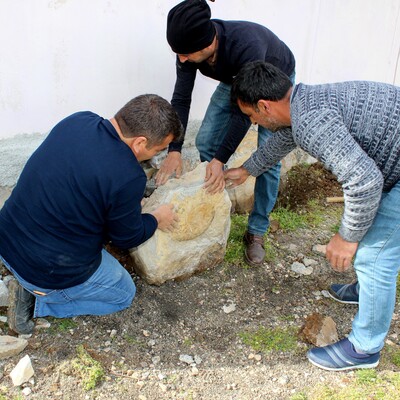 Yıllarca duvar taşı olarak kullandı