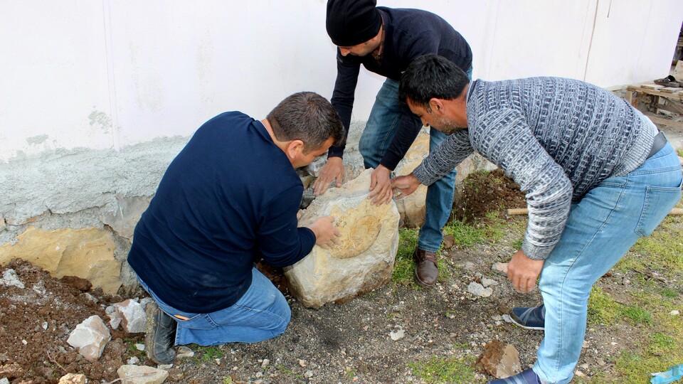 Yıllarca duvar taşı olarak kullandı