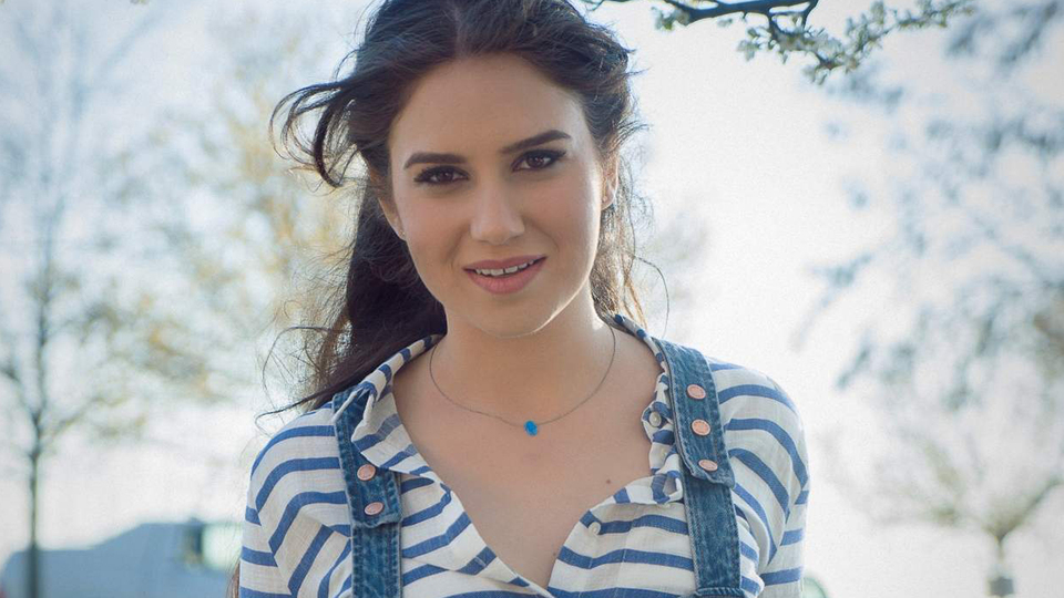 Ece Mumay'dan yeni single öncesi canlı performans
