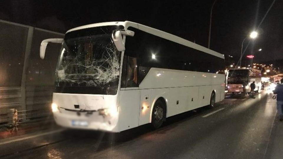 Haliç Köprüsü'nde zincirleme otobüs kazası