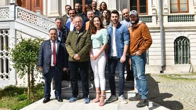 O merdivende buluştular