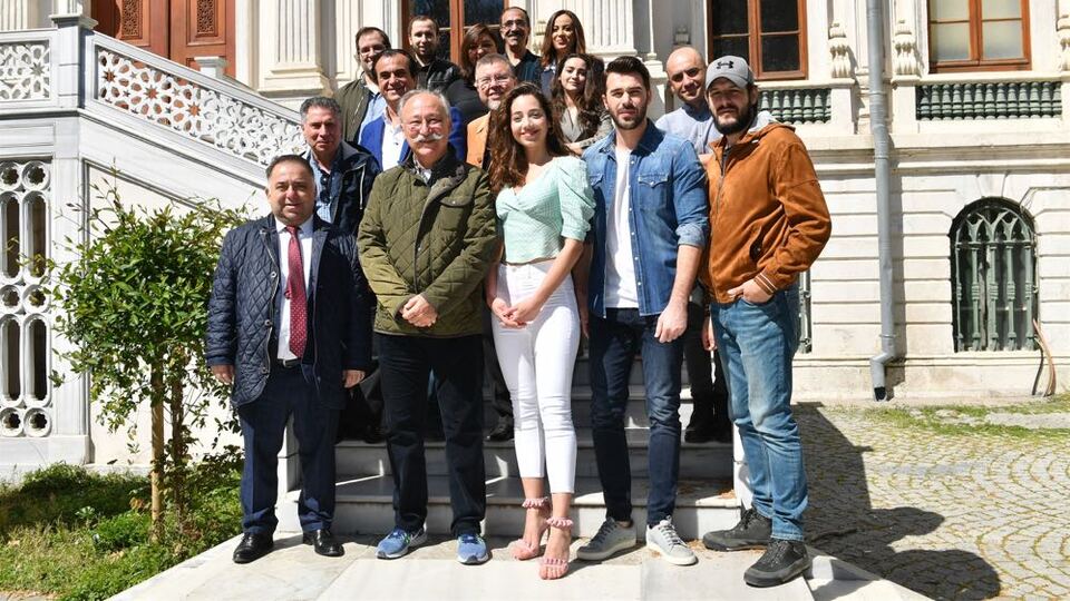 O merdivende buluştular