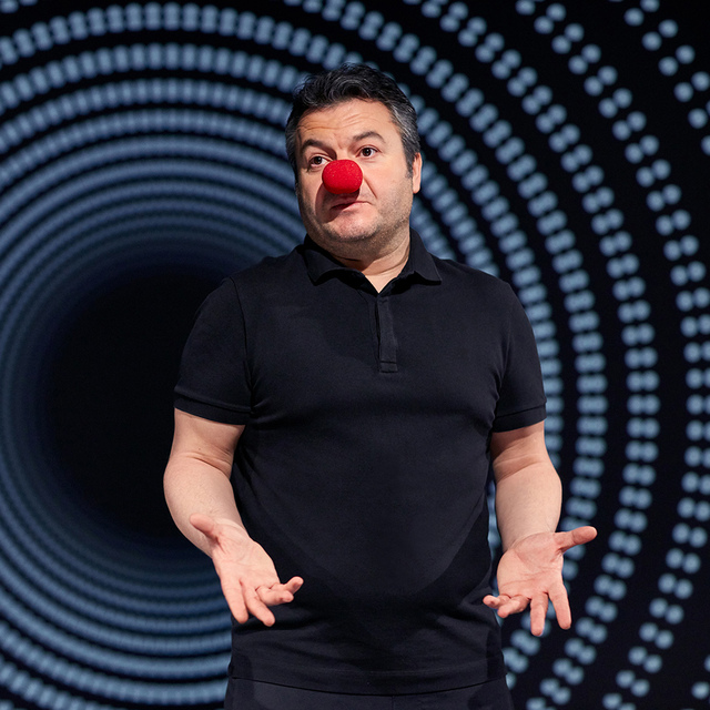 İlk oyununu sahneleyecek