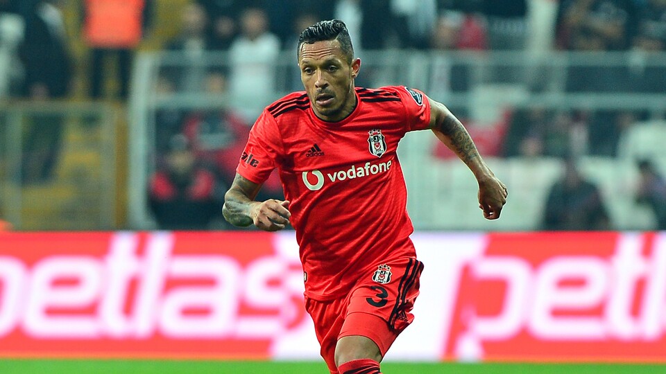 Adriano'nun yerine o geliyor!