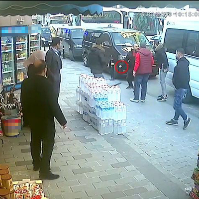 Taksim'de değnekçiden bıçaklı dehşet!