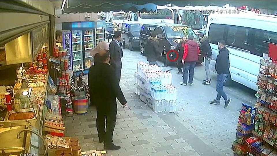 Taksim'de değnekçiden bıçaklı dehşet!