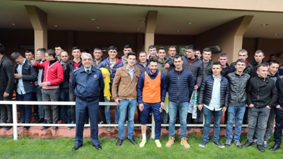 Askerlerden Fenerbahçe'ye ziyaret
