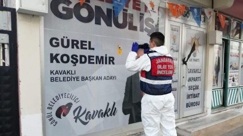 AK Parti seçim bürosuna silahlı saldırı
