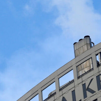 Fitch, Halkbank'ı negatif izlemeden çıkardı