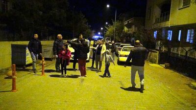 Kayıp çocuk kanepenin arkasından çıktı