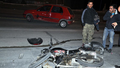 Otomobil ve motosiklet çarpıştı: 3 yaralı