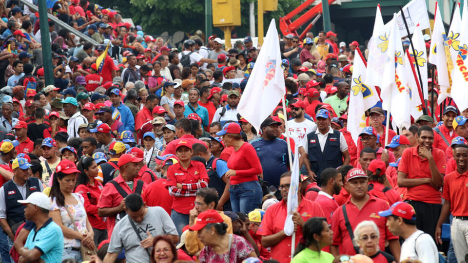 Venezuela'da Maduro için destek yürüyüşü