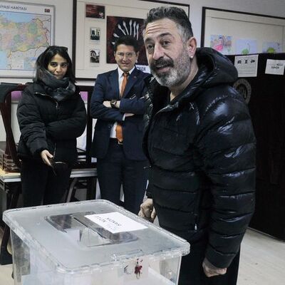 Cem Yılmaz'dan 'espri' açıklaması