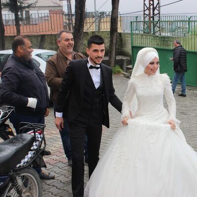 Düğün öncesi sandık molası!