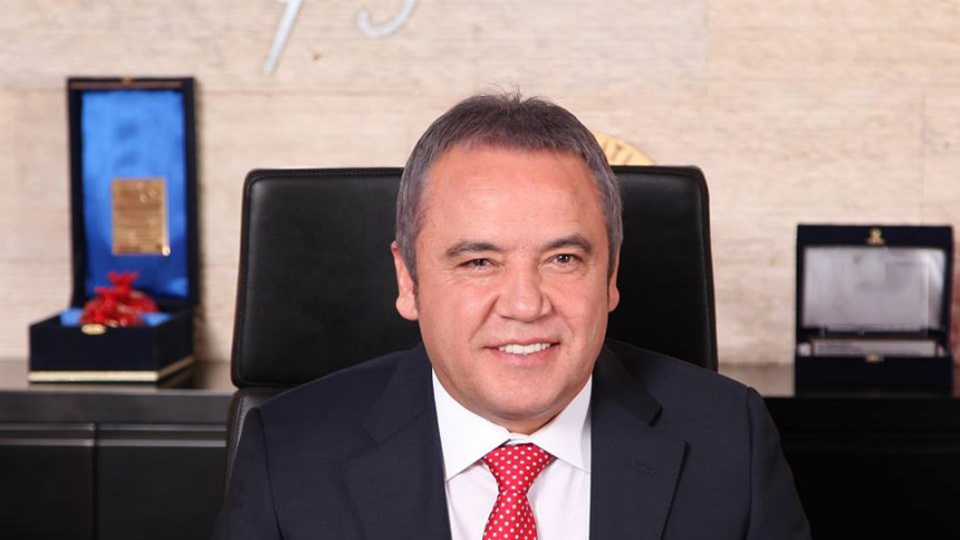 Muhittin Böcek kimdir?