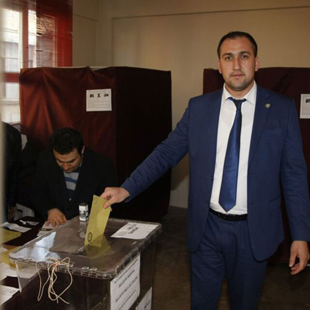 Rakip baba oğul oylarını kullandı