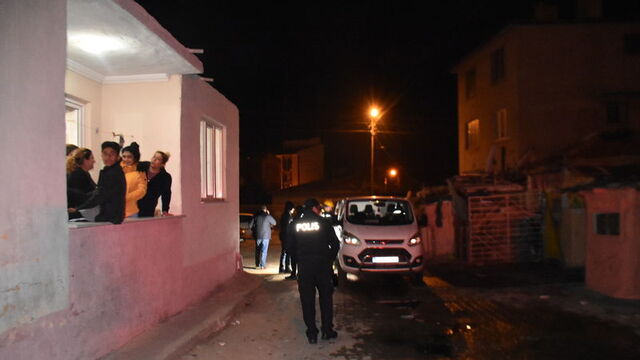 Zeynep'in katil zanlısının evi yakıldı