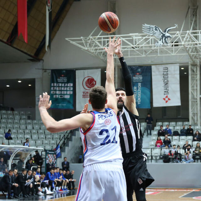 Anadolu Efes Beşiktaş'ı da devirdi!