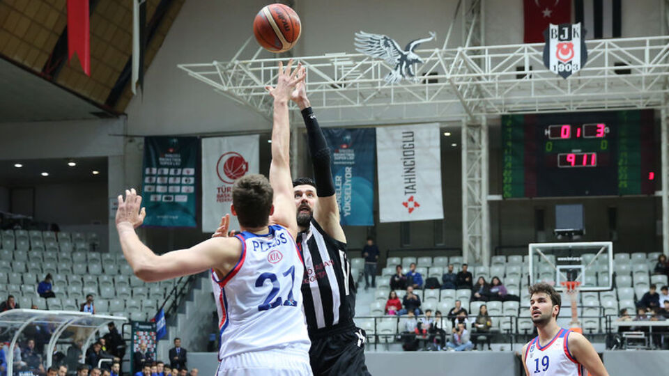 Anadolu Efes Beşiktaş'ı da devirdi!