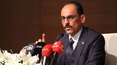 "Demokrasi ideolojik körlüğe dönmesin"