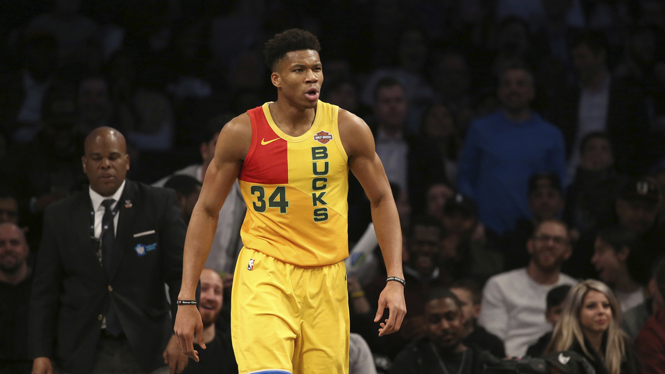 Bucks, deplasmanda güldü