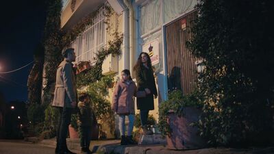 Bahar, Sarp ve çocuklar Enver'in kapısında