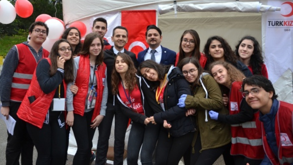 Liselilerden anlamlı kampanya