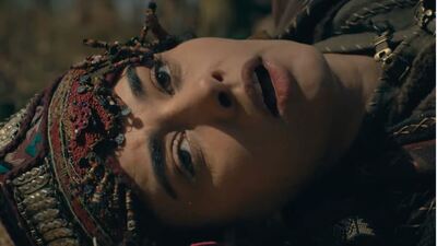 İlbilge Hatun yaralanıyor!