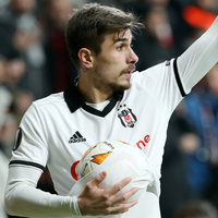 Dünya devi peşinde!