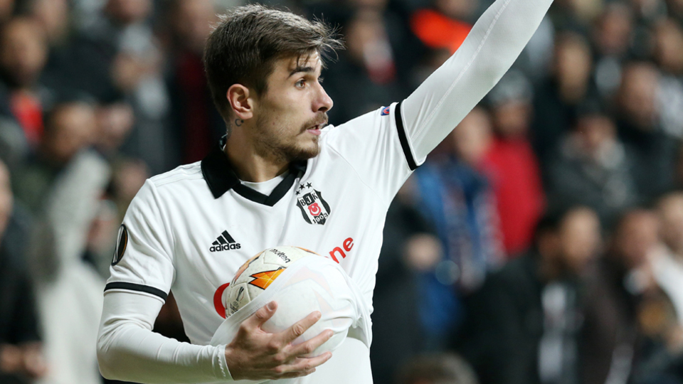 Dünya devi peşinde!