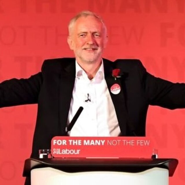 Corbyn'nin posteri atış taliminde kullanıldı!