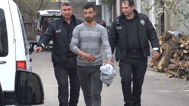 Anne ve babasını bıçakla rehin aldı!