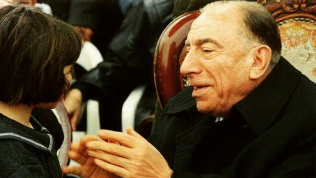 Alparslan Türkeş kimdir?