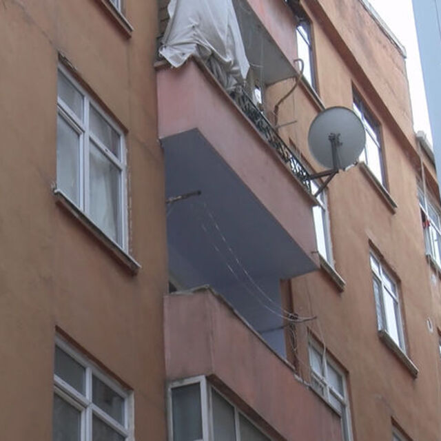 Çekyattan yayılan koku binayı sarınca vahşet ortaya çıktı